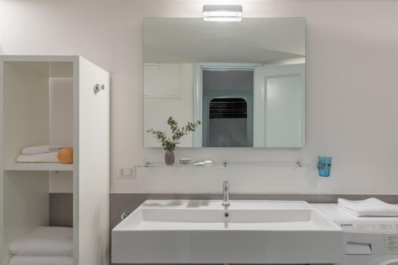 Iflat Pantheon Historic Two-Story Apartment Rome Luaran gambar